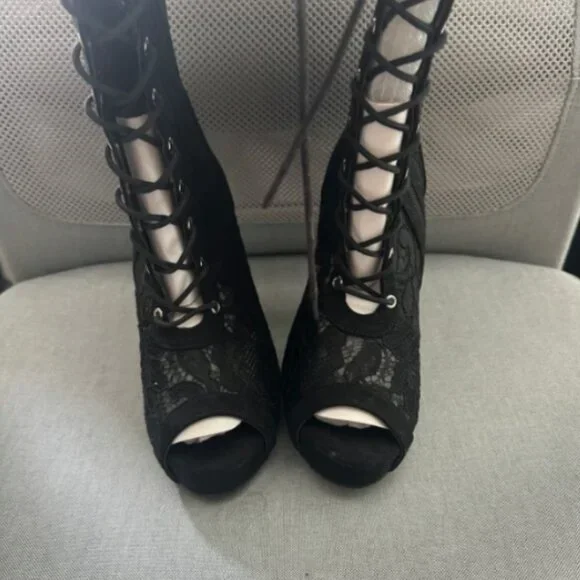 NWT Torrid black‎ all over lace, lace-up over-knee boots - Picture 3 of 5